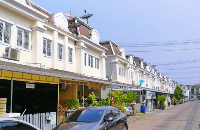 MRTรามอินทรา40 1.4กม. ให้เช่าบ้านทาวน์เฮ้าส์ 2 ชั้นด่วน!  3นอน นวลจันทร์ แบตมินตัน ฟุตบอลคลับ 100ม. 2น้ำ  22ตร.วา.172 ตร.ม. 