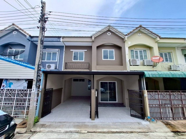 ทาวน์เฮ้าส์2ชั้น หมู่บ้านบัวทองธานี บางบัวทอง นนทบุรี เนื้อที่ 21ตรว.ราคา1.99ล้านเท่านั้น