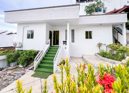 บ้านเดี่ยวพร้อมสระว่ายน้ำส่วนกลาง ใกล้หาดเฉวงและสนามบินสมุย เหมาะสำหรับอยู่อาศัยระยะยาว  ตำบลบ่อผุด อำเภอเกาะสมุย จังหวัดสุราฎร์ธานี