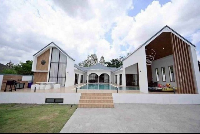 ขายพูลวิลล่าหรู ตรงข้ามสนามกอล์ฟฟินิกซ์ พัทยา ห้วยใหญ่ TP-H1751