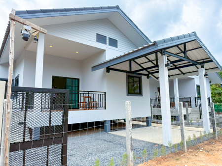 บ้านพักระยะยาวบนเกาะสมุย พร้อมเฟอร์นิเจอร์ครบ เข้าอยู่ได้ทันที ตำบลหน้าเมือง อำเภอเกาะสมุย จังหวัดสุราษฎร์ธานี