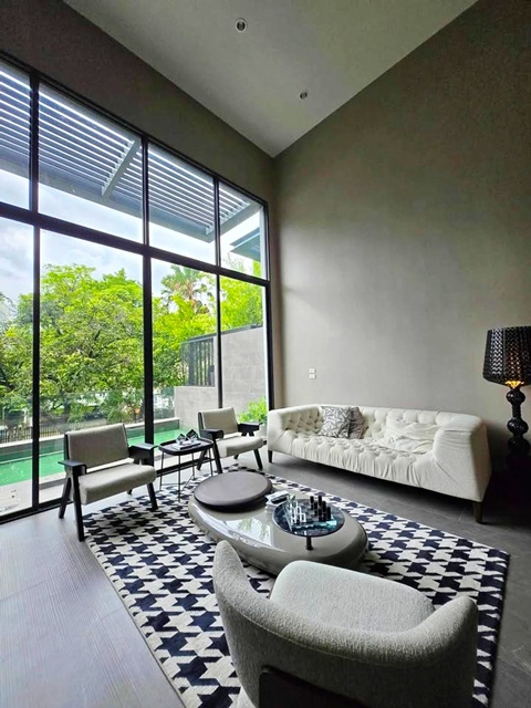 พร้อมลิฟท์  3-4นอน ทองหล่อ19-27 เพชรบุรี ให้เช่า ทาวน์โฮมหรู 4.5 ชั้น 325ตร.ม. 20ตร.วา. BTSทองหล่อ 1.7กม. 4 น้ำ พร้อมสระว่ายน้ำ 