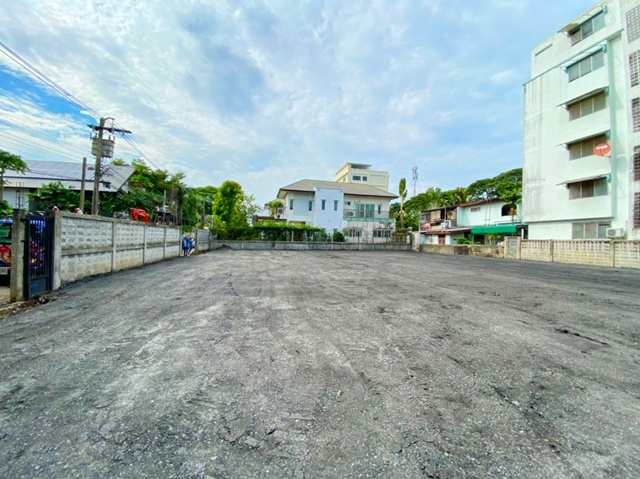 ให้เช่าที่ดิน  220ตร.วา.เดอะไนน์ พระราม 9 400 ม. ARL หัวหมาก 1.9 กม. ถนนพระราม9  ที่ดินสวย เหมาะสำหรับทำเป็นที่จอดรถบริษัทฯ  ทางด่วนศรีรัช