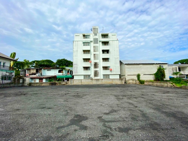 ทางด่วนศรีรัช เดอะไนน์ พระราม 9 400 ม. ARL หัวหมาก 1.9 กม.ให้เช่าที่ดิน  220ตร.วา.โลตัส พัฒนาการ 20 1 กม. ถนนพระราม9  ที่ดินสวย