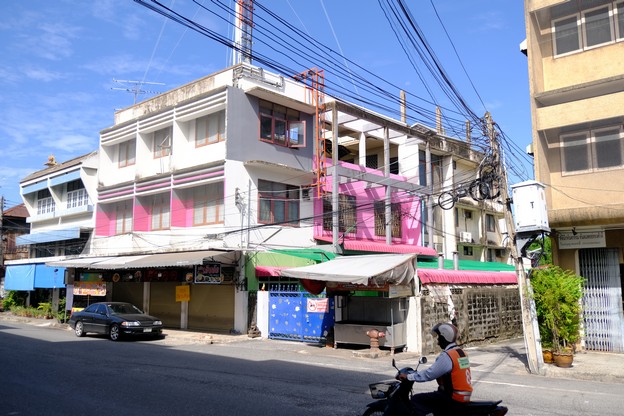 ขายตึก 3 ชั้น 239 ตารางวา ติดถนนวชิรปราการ ตลาดชลบุรีกลางตลาดบ้านบึง