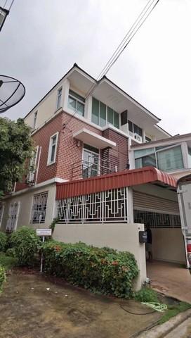 ขายทาวน์โฮม 3 ชั้น 22.5 ตร.ว. เดอะบริติช สาทร-กัลปพฤกษ์ หลังมุม ใกล้ BTS วุฒากาศ