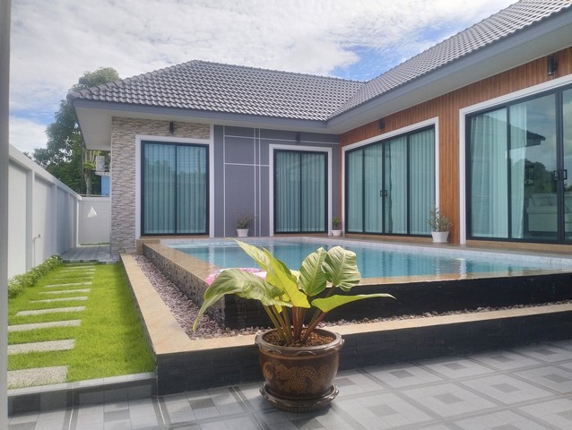 ขายบ้านใหม่สไตล์พูลวิลล่า  3นอน4น้ำ2ที่จอดรถ  ใกล้เขาและทะเล หมอกฝั่งทะเลบางเสร่ ชลบุรี