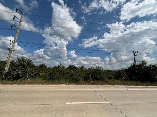 * ขายที่ดิน 2ไร่ 1งาน 73ตร.ว.       ต.ทุ่งฝาย อ.เมือง จ.ลำปางสถานที่ใกล้เคียง- โลตัส โกเฟรช ประตูม้า ลำปาง- Wat Pa Phrao Temple Ruins –    Lampang Town- สะพานพิชัยพัฒนา- วัดพระแก้วดอนเต้าสุชาดาราม    พระอารามหลวง **** ราคาขาย 2,500,000 บาท ****: สนใจติดต่อ คุณเกรซ 0942580566: https://line.me/ti/p/cd6YfRq4PS