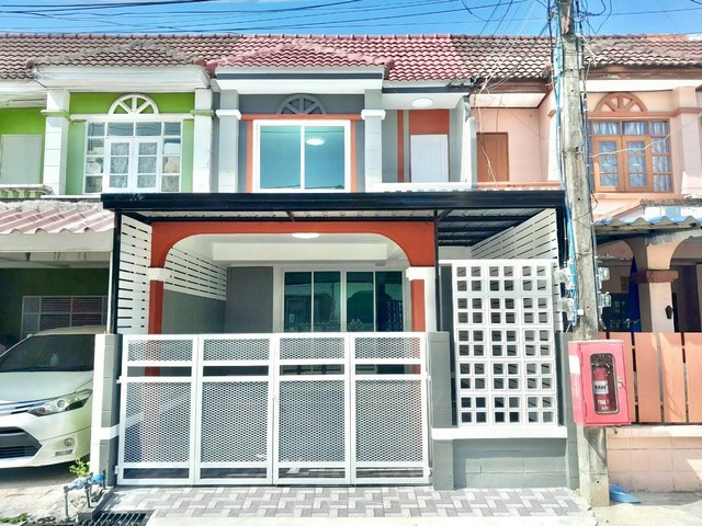 ขายบ้านทาวน์เฮาส์ 2 ชั้น  ม.แสงทองการเด้นท์ บางพระ ศรีราชา ชลบุรี