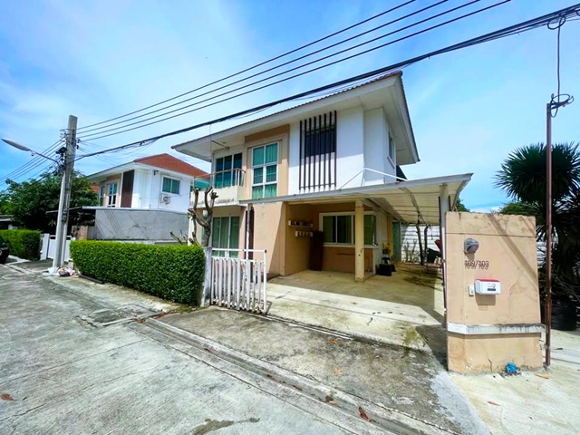 เดินทางง่าย วัดไทรน้อย 1.5 กม. ตลาดหัวมุม 400 ม.ให้เช่าบ้านเดี่ยว 2 ชั้น  2 น้ำ 3 นอน  MRT คลองบางไผ่  รีโนเวทใหม่ ติดถนนหลัก