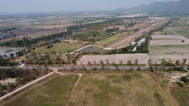 ขายที่ดิน 523 ไร่ ติดถนนหลวง ถนนใหญ่ กว้าง 12 เมตร เหมาะทำโซล่าฟาร์ม Carbon Credit  เส้นอู่ทอง-กาญจนบุรี อ.เลาขวัญ จ.กาญจนบุรี