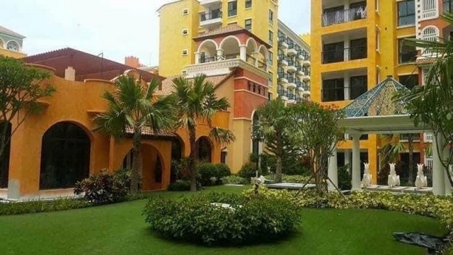 ขาย เช่า คอนโดเวเนเซียน จอมเทียน   พร้อมเข้าอยู่   วิวสระ