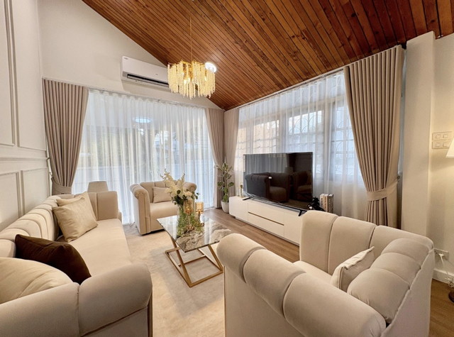 บ้านเดี่ยวพร้อมสระว่ายน้ำ ใกล้สี่แยกเหม่งจ๋าย 500 ตร.ม.5 ห้องนอน สำหรับเช่า ใกล้โรงเรียนนานาชาติ KIS