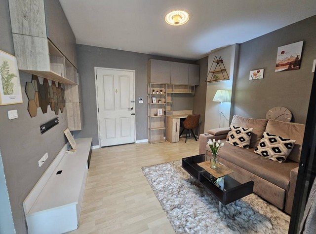 พร้อมอยู่  ทำเลดีติดถนนใหญ่ใกล้BTS  ราคาดีเกินต้าน วิวสระว่ายน้ำ