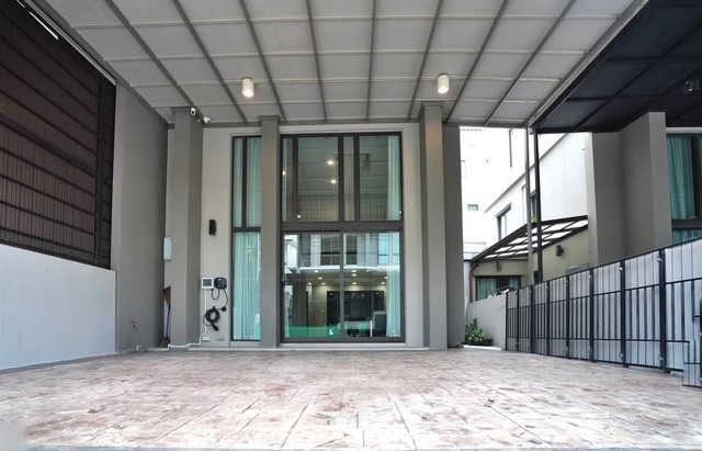 P1294 ขายทาวน์โฮม 3 ชั้น โครงการ พาทิโอ พระราม 9-พัฒนาการ Patio Rama 9-Pattanakarn ตกแต่งสวยพร้อมเข้าอยู่