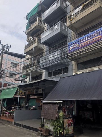  ขายด่วน อาคารพาณิชย์ 5ชั้น ทำเลทอง ย่านลาดพร้าว80 ราคานี้หาไม่ได้แล้ว! เพียง 3,850,000 บาท เท่านั้น อาคารพาณิชย์ 5ชั้น ทำเลศักยภาพ เหมาะเพื่อทำการค้าขาย เปิดร้าน หรือดัดแปลงทำห้องเช่า  สุดคุ้ม! รอบข้างเต็มไปด้วยอพาร์ทเม้นท์ ห้องเช่า และแหล่งผู้คนอาศัยหนาแน่น ใกล้โรงงาน เพิ่มโอกาสการลงทุน รายละเอียดทรัพย์ : -พื้นที่ใช้สอย : 345 ตร.ม. -ขนาด : กว้าง 4ม. × ลึก 18ม. -ห้องนอน : 5 ห้อง