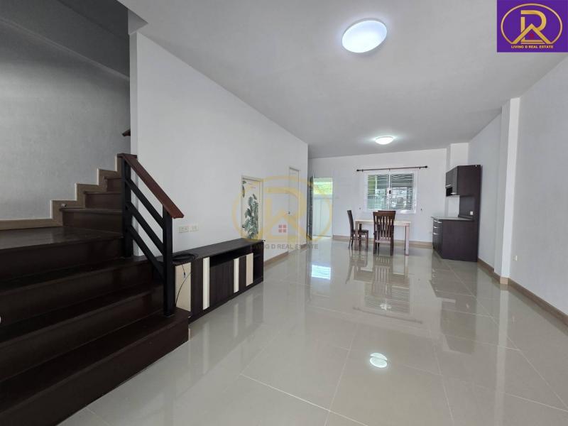 ขายถูก ปรับปรุงใหม่ ทาวน์เฮ้าส์ 2 ชั้น หมู่บ้านบางแสน ฮิลล์ ซ.กระเสริม 1 ถนนข้าวหลาม  ต.ห้วยกะปิ อ.เมืองชลบุรี จ.ชลบุรี