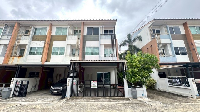 ลดราคา ทาวน์โฮม เดอะ ทรัสต์ ซิตี้ งามวงศ์วาน 25 หลังริม