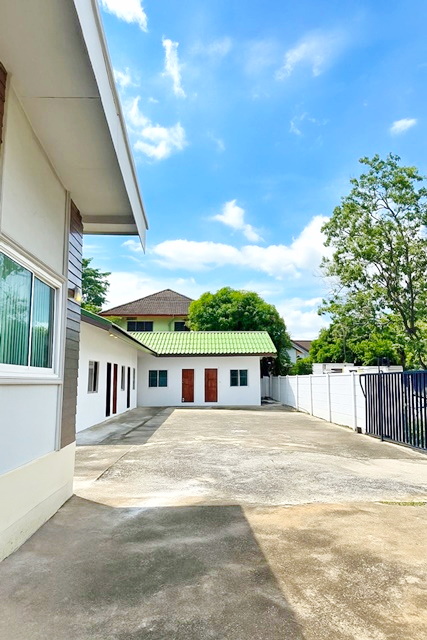 ถูกกว่าโกดัง คฤหาสน์ 7นอน ให้เช่า 162ตร.ว. 642ตรม. Mega Bangna 2.4กม. รถไฟฟ้าศรีลาซาล 3.1 กม.   ตรงข้ามโรงพยาบาลพริ้นซ์ สุวรรณภูมิ