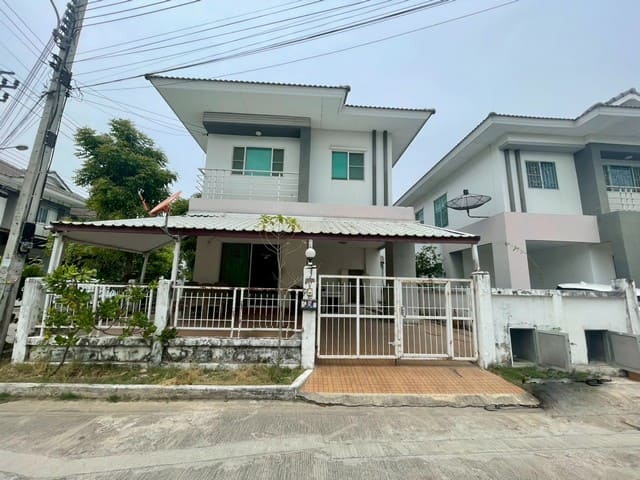 ออฟฟิศให้เช่าอโศก สุขุมวิท วัฒนา  อาคารเสริมมิตร ทาวเวอร์ รถใต้ดินสถานีสุขุมวิทO2,512,59O9,  O84,543,4833 www.irentoffice.com