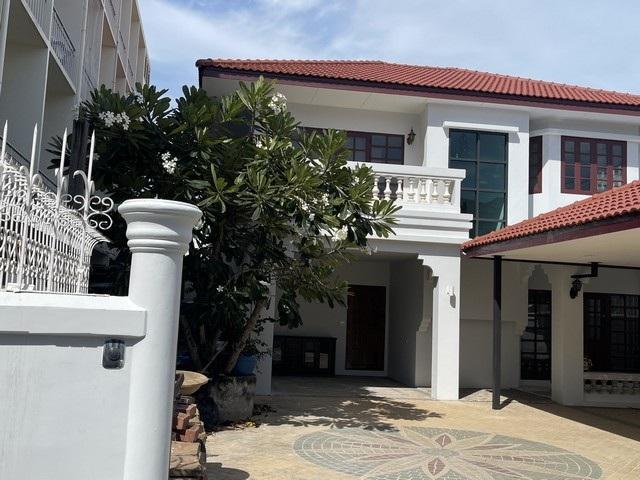 ให้เช่าบ้านเดี่ยว 2 ชั้น 90 ตรว. ถนนพระรามที่ 5 ซอยราชวิถี 32 เขตดุสิต รีโนเวทใหม่ทั้งหลัง ใกล้สำนักงานเขตดุสิต เหมาะอยู่อาศัย