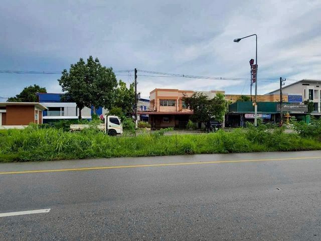 โซนสารภี ขาย 5 ล้าน อาคารพาณิชย์ 2 ชั้น 3 คูหา #ติดถนนวงแหวนรอบ3 #ป่าบง #น้ำไม่ท่วม พร้อมเข้าอยู่ได้ทันที #ใกล้ตลาดเจริญเจริญ