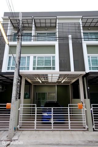 ให้เช่าทาวน์เฮาส์ 3 ชั้น หมู่บ้านนลิน อเวนิว 2 ซอยรามคำแหง 144 ใกล้รถไฟฟ้าสายสีส้ม สถานีน้อมเกล้าราคาเช่า 18,000 บาท / เดือนที่ตั้ง ถนนรามคำแหง ซอยรามคำแหง 144 แขวงราษฎร์พัฒนา เขตสะพานสูง กรุงเทพมหานคร 10240ติดต่อ : คุณภัสพงณ์ 0634098164Line : binkem22https://www.facebook.com/profile.php?id=61581484955548พื้นที่ใช้สอย 164 ตารางเมตร จำนวน 3 ชั้น 3 ห้องนอน 3 ห้องน้ำ มีเหล็กดัดทุกประตู ผ้าม่าน มู่ลี่ชุดเฟอร์นิเจอร์ไม้ ชุดครัวหล