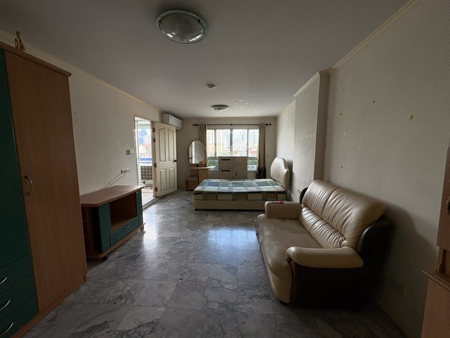 ห้องมุม เฟอร์นิเจอร์ครบ พร้อมเข้าอยู่ แยกส่วนครัว ห้องน้ำ และระเบียง