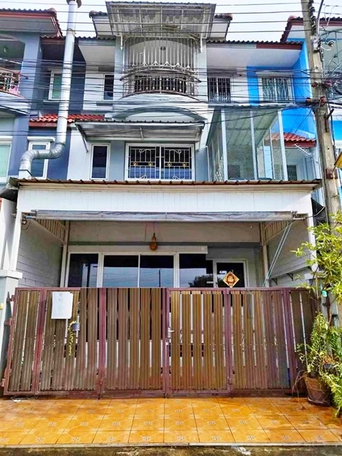 รถไฟฟ้าสายสีเหลือง ศรีนครินทร์ 38 800ม. 4-5นอน ซอย ศรีนครินทร์ 41-49 ประเวศ ทาวน์โฮมให้เช่า 3 ชั้น  20ตรว. 220 ตร.ม. 