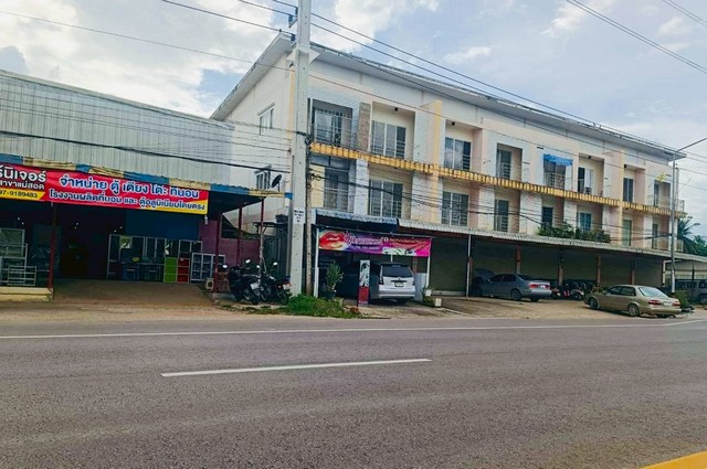 ขายขาดทุนอาคารพาณิชย์ 3 ชั้น ติดถนนสายแม่สอด-อุ้มผาง อาคารพาณิชย์พระธาตุผาแดง