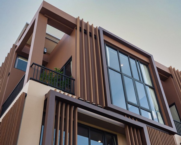 The Galeria64 ทาวน์เฮ้าส์แต่งครบ 3.5 ชั้น พร้อมลิฟท์ในตัว สุขุมวิท64