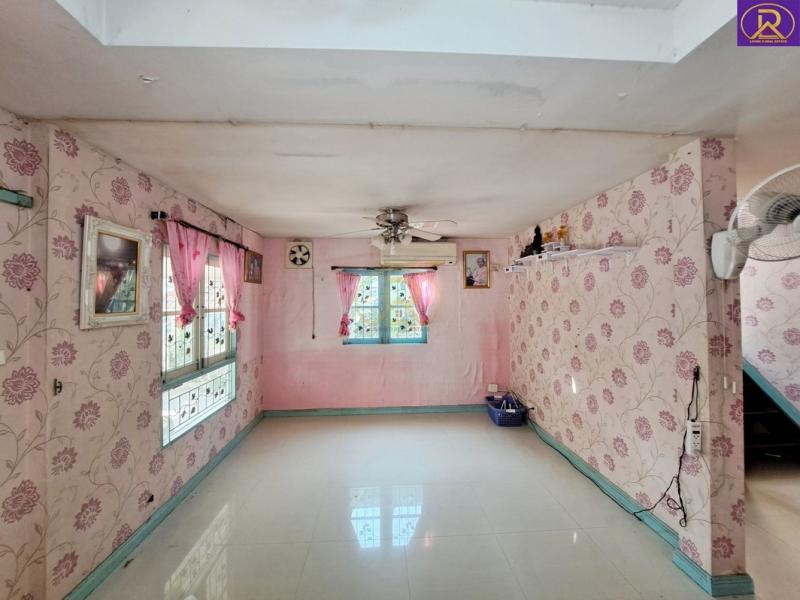 สนใจทรัพยนี้ ติดต่อ =>> คุณเฟี๊ยต 098-916-8264=>> Line Id :  fiat_sherbet=>> คุณเมย์ 096-809-4358          =>> Line Id :  0968094358LVD-S0089: ขายด่วนลดเป็นล้าน บ้านชวนชื่น อ่อนนุช สุขาภิบาล 2 บ้านเดี่ยว 2 ชั้น  #วงแหวน-อ่อนนุช  เขตประเวศ กรุงเทพมหานคร บ้านเดี่ยว 2ชั้น ทำเลดี เดินทางสะดวก เดินทางเข้า-ออกสะดวก ได้ทั้งด้านหน้าและด้านหลังในโครงการ :  มั่นคงเคหะการจำกัด(มหาชน) ชื่อโครงการ : ชวนชื่น อ่อนนุชประเภท :  บ้านเดี่ย