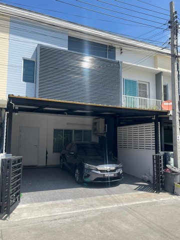 LV53281 ขายทาวน์เฮ้าส์ The Connect Don Muang-Songprapha : เดอะ คอนเนค ดอนเมือง-สรงประภา พร้อมเฟอร์นิเจอร์ราคาขาย : 3.5 ล้าน ค่าโอน 50/50ที่ตั้ง : ถนนสรงประภา แขวงสีกัน เขตดอนเมือง กรุงเทพฯชื่อโครงการ : เดอะ คอนเนค ดอนเมือง-สรงประภา THE CONNECT DONMUANG – SONGPRAPHAรายละเอียด :- ที่ดิน 30.2 ตร.วา- 3 ห้องนอนพร้อมเฟอร์นิเจอร์(เตียง ฟูก ตู้เสื้อ)- 2 ห้องน้ำ -  1 ห้องครัวหลังบ้านพร้อมบิ้วอินครบครัน และเค้าเตอร์ครัวภายในบ้าน- แอ