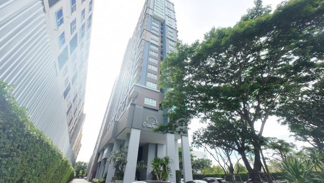  **ขายคอนโดบ้านเคียงฟ้า หัวหิน ชั้น 19 ห้องมุม วิวทะเล + วิวเขา ระเบียงทิศใต้ ใกล้วานานาวา ราคาต่ำกว่าประเมิน 40% พร้อมเฟอร์ครบ ผลตอบแทน 8% ต่อปี** **ห้องมุมชั้นสูง วิวทะเลและภูเขาชัดเจน 180° ไม่มีตึกบัง**> ระเบียงหันทิศใต้ รับลมทะเลเย็นตลอดปี บรรยากาศสงบ เป็นส่วนตัว เหมาะทั้งอยู่อาศัยและลงทุน **รายละเอียดห้อง*** ห้องเลขที่ **33/406*** ชั้น 19 ห้องมุม วิวเปิดสองทิศ* พื้นที่ **58 ตร.