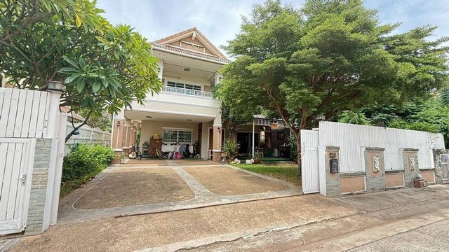 บ้านเดี่ยวแปลงใหญ่ 118 ตร.วา พร้อม  สนามฟุตบอลส่วนตัว  ใกล้บึงแก่นนคร  ราคาเพียง 7.9 ล้านบาท