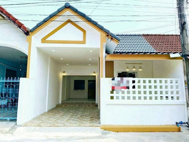 ทาวน์เฮ้าส์มือสอง รีโนเวทใหม่ หมู่บ้านตระกูลทอง สุรศักดิ์ ศรีราชา ชลบุรี FP-H01411 