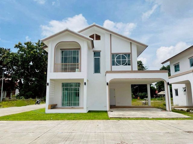 ราคาเริ่มต้นที่ 2.49 ล้าน #โซนลำพูน #อ.เมือง #ขายต่ำกว่าราคาประเมิน บ้านเดี่ยว & บ้านแฝด #สไตล์มินิมอล – เรียบง่าย น่าอยู่ ฟังก์ชันครบ