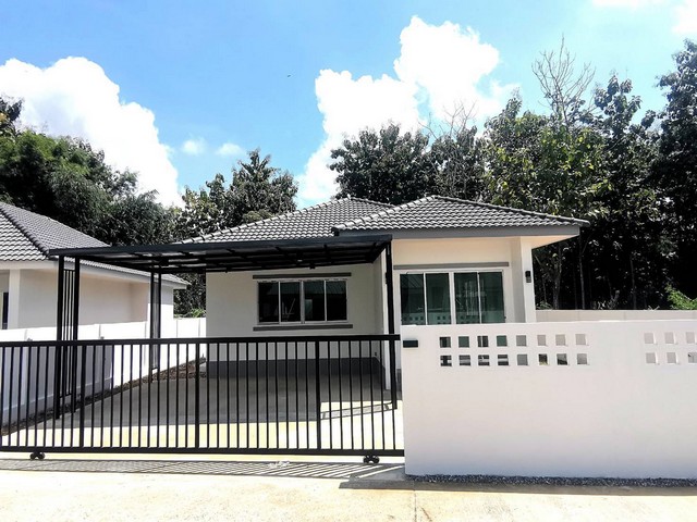 ขายบ้านเดี่ยวชั้นเดียวสร้างใหม่ พร้อมอยู่ โซนป่าไผ่ สันทราย ใกล้ ม.แม่โจ้ ราคาพิเศษเพียง 2.19 ล้าน ทำเลทอง ย่านสันทราย เชียงใหม่ใกล้ม.แม่โจ้ เพียงไม่กี่นาที เดินทางสะดวกทั้งเข้าเมืองและออกวงแหวนรอบนอกเหมาะทั้งอยู่อาศัยเองหรือซื้อเพื่อลงทุนปล่อยเช่าในอนาคต รายละเอียดบ้านประเภท: บ้านเดี่ยวชั้นเดียว สร้างใหม่ พร้อมเข้าอยู่ขนาดที่ดิน: 69 ตารางวาพื้นที่ใช