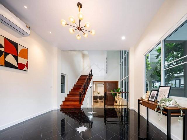 P1308 ขาย บ้านเดี่ยว รีโนเวทใหม่ 3 ชั้น หลังมุม จตุจักร วิภาวดีรังสิต 5 ใกล้ MRT จตุจักร  BTS หมอชิต 