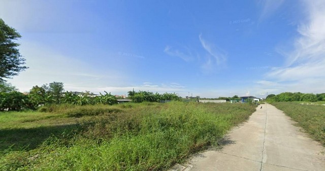        ขายที่ดิน บางนา-ตราด กม.17 ตรงข้ามมหาลัยหัวเฉียว  ที่ดิน 8-1-4.3 ไร่  3,304.3 ตารางวา   ที่ดินเข้าซอยประมาณ 800 เมตร  ห่างสนามบินสุวรรณภูมิ 6.5 กม.  เเบ่งที่ขายได้ ขายตารางวาละ 30,000 บาท  ราคาขายทั้งเเปลง 99,129,000 บาท  ราคาไร่ละ 12 ล้านบาท (ที่ดินเเบ่งขายได้)  ผู้ขายจ่ายค่าใช้จ่ายในการโอนในราคาประเมิน  ผังเมืองสีเหลือง ย.1-2  เข้าออกได้ 2 ทาง คือ  ถนนบางนา-ตราด และ ถนนเทพารักษ์          สถานที่ใกล