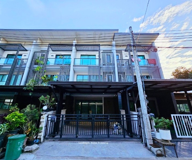 พร้อมเฟอร์ฯ  3นอน MRTสามแยกบางใหญ่ 1.2 กม. ให้เช่าบ้านทาวน์โฮมแสนสิริ 3 ชั้น 22ตร.วา. 242ตร.ม. ตลาดกลางบางใหญ่ 1.7 กม.