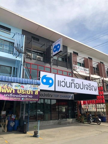 #รับค่าเช่า 35,000 ต่อเดือนทำเลดี ติดถนนด้านหน้าตลาด ย่านชุมชน#ตลาดคลองสี่เมืองใหม่ คลองหลวง ปทุมธานีอาคารพาณิชย์ 2 คูหา พร้อมผู้เช่าร้านแว่นทำสัญญาระยะยาว ต่อสัญญาทุกๆ 3 ปีติดต่อด่วน!! เพื่อรับโปรโมชั่นราคาพิเศษจากราคา 16.9 ล้าน ลดเหลือเพียง 13,500,000 ล้านสนใจสอบถามรายละเอียดเพิ่มเติมโทร 092-9928249ไลน์ไอดี jin_joyly