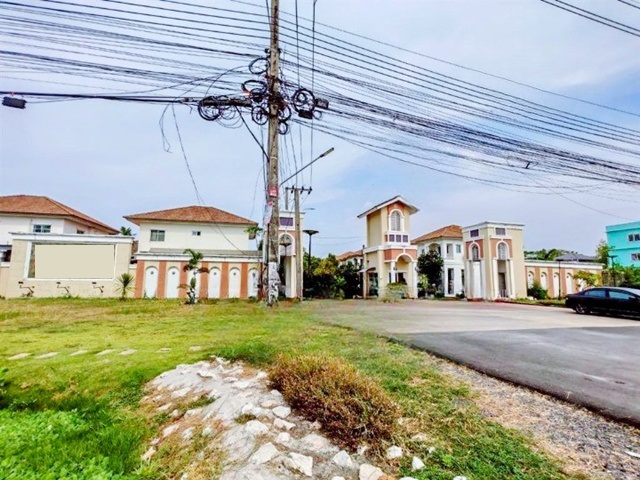 จัดเต็มเฟอร์ฯ  52 ตร.วา. พัฒนาชนบท4 ARL ลาดกระบัง 2.3กม. บ้านเดี่ยวสุดหรู 2 ชั้น 210 ตร.ม. รร.สารสาสน์วิเทศ ร่มเกล้า 1.9 กม. 3 นอน 2 น้ำ 