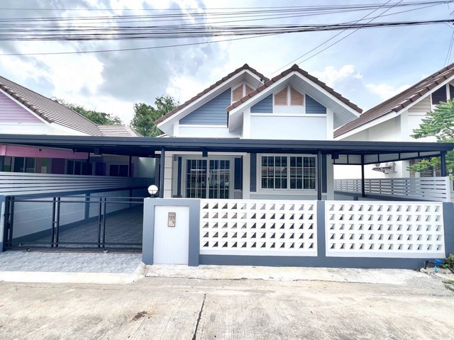 ขายบ้านหนองตำลึงอมตะนครชลบุรี บ้านแฝดชั้นเดียวพร้อมอยู่  ม.อยู่สบาย2 ฝั่งนิคมอมตะนคร ซอยเทศบาล 4 หนองตำลึง พื้นที่  43  ตรว 3 นอน 2 ห้องน้ำ