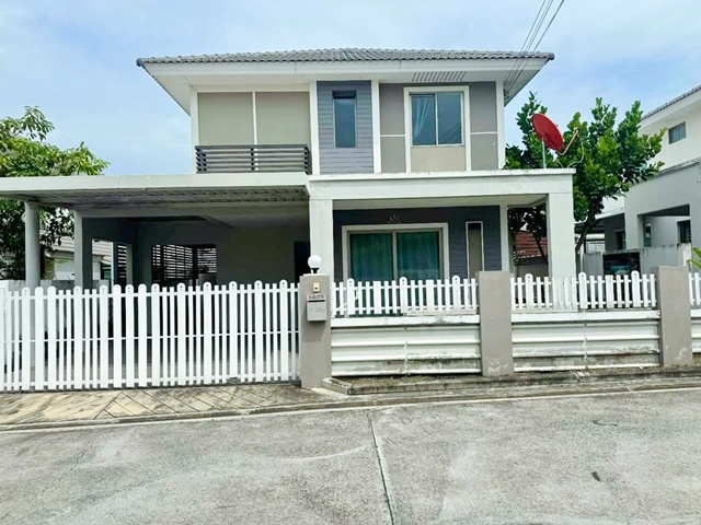 เจปาร์ค ศรีราชา 3.9กม.นิคมปิ่นทอง2 52 ตร.วา.​ 212 ตร.ม. รพ.สมิติเวชศรีราชา 3.3 กม 3 นอน 3 น้ำ คฤหาสน์ ให้เช่าบ้านเดี่ยว 2 ชั้นหรูหรา 