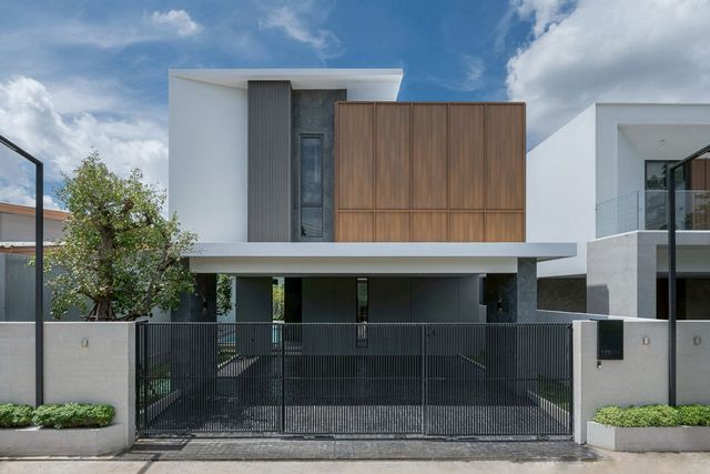 ให้เช่าพูลวิลล่าหรู 170,000 บาท/เดือน ขาย 24.9 ล้าน #โซนเจ็ดยอด #อ.เมือง #วิวดอยสุเทพ #สไตล์โมเดิร์น #เฟอร์นิเจอร์ครบ พร้อมเข้าอยู่ได้เลย