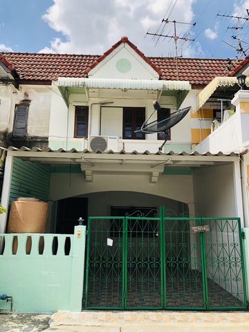 ขายทาวน์เฮ้าส์ 2 ชั้น 18.8 ตร.วา หมู่บ้านเย็นสุข ลาดพร้าว 87 แยก 8 แขวงคลองเจ้าคุณสิงห์ เขตวังทองหลาง กรุงเทพ ที่ตั้ง : หมู่บ้านเย็นสุข ลาดพร้าว 87 แยก 8 แขวงคลองเจ้าคุณสิงห์ เขตวังทองหลาง กรุงเทพ 10310https://maps.app.goo.gl/oGgDGR1AzECdXfik6ขนาดพื้นที่ : 18.8 ตร.วารายละเอียดทาวน์เฮ้าส์ 2 ชั้น2 นอน 2 น้ำ แอร์ 1  ปั้มน้ำ แท้งค์น้ำ ต่อเติมโรงจอดรถด้านหน้า สถานที่ใกล้เคียงใกล้บิ๊กซี ลาดพร้าวเซ็นทรัล อีสต์