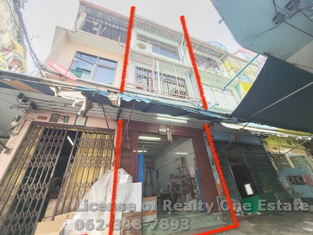 M11837ขายด่วน! ตึกแถว 3 ชั้น ใจกลางเยาวราช ใกล้ MRT วัดมังกร ราคาสุดคุ้ม**โอกาสทองของนักลงทุน!** อาคารพาณิชย์ 11.4 ตร.ว. 3 ชั้น หน้ากว้าง 3.5 x 10 เมตรสภาพปัง ลงเข็มไมโครไพล์ แข็งแรงสุดๆ2 ห้องนอน 3 ห้องน้ำ แอร์ 2 ตัว ต่อเติมเต็มพื้นที่ ระบบไฟฟ้าใหม่ หันหน้าทิศตะวันตกเฉียงเหนือ ลมเย็นสบาย เหมาะอยู่อาศัย ทำโฮสเทลสุดชิค หรือคาเฟ่ลับดึงดูดนักท่องเที่ยว! อยู่ในซอยวงเวียน 22 กรกฎา ซอย 