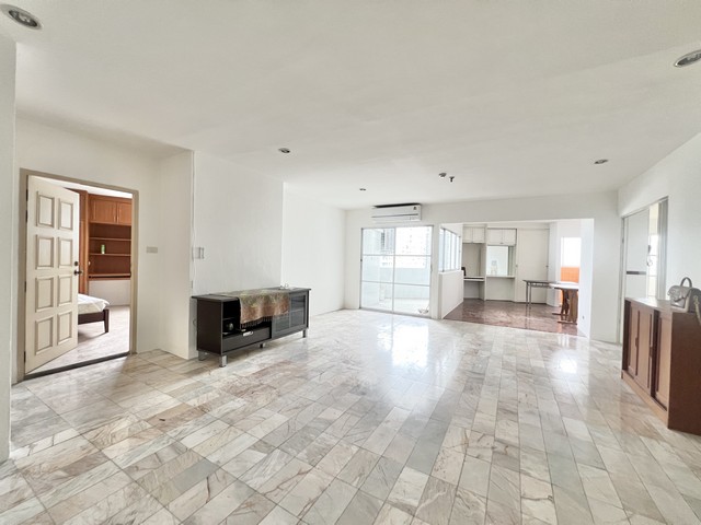 ขายคอนโด ฟิฟตี้ ฟิฟท์ ทาวเวอร์ ทองหล่อ (สุขุมวิท 55) ขนาด 164 ตร.ม. 2 นอน 2 น้ำ ห้องมุม วิวเมือง BTS ทองหล่อ 600 ม.