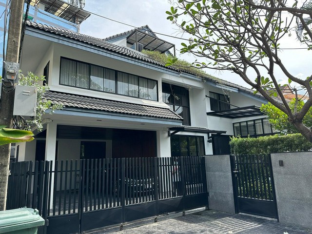 ขายบ้านเดี่ยว 3 ชั้นสุดหรูใจกลางสุขุมวิท ใกล้ BTS ทองหล่อ